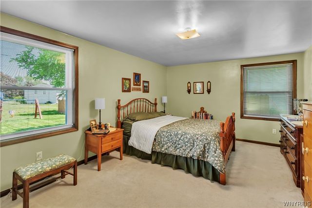 52 Candy Ln, Orchard Park, NY 14127