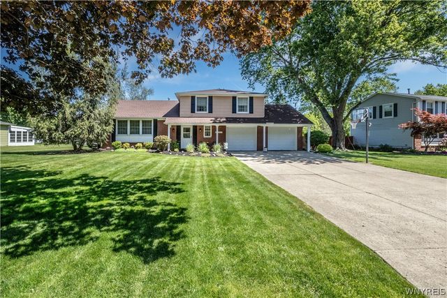 52 Candy Ln, Orchard Park, NY 14127