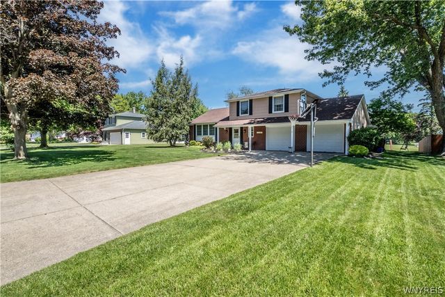 52 Candy Ln, Orchard Park, NY 14127
