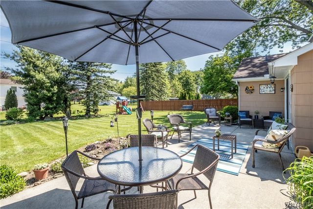 52 Candy Ln, Orchard Park, NY 14127