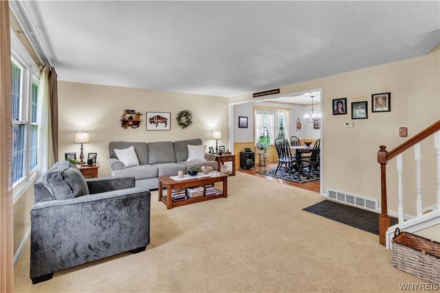 52 Candy Ln, Orchard Park, NY 14127