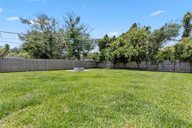 2412 GRANDVIEW AVENUE, Sanford, FL 32771