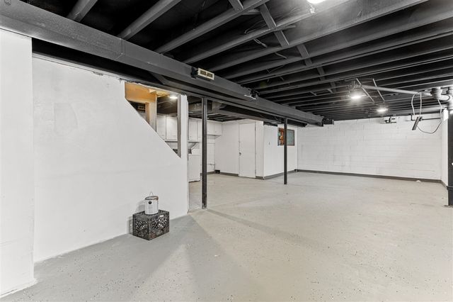 16460 E Eight Mile Road, Detroit, MI 48205