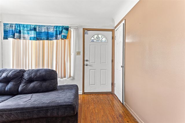 16460 E Eight Mile Road, Detroit, MI 48205