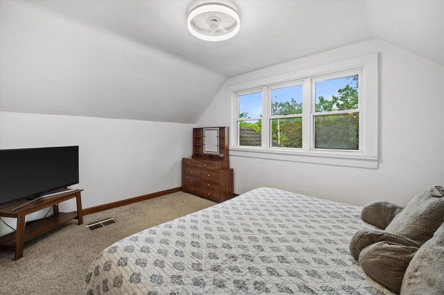 333 W Bender ROAD, Glendale, WI 53217