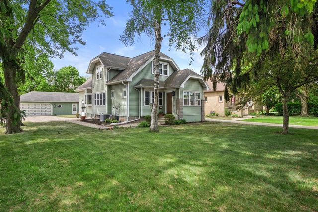 333 W Bender ROAD, Glendale, WI 53217