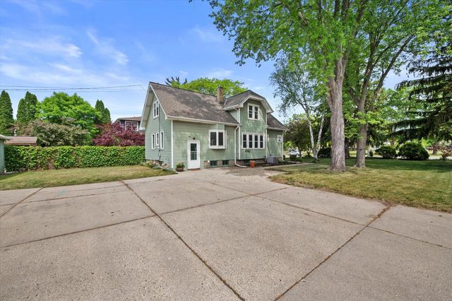 333 W Bender ROAD, Glendale, WI 53217