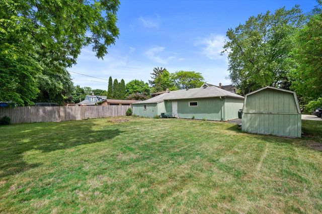 333 W Bender ROAD, Glendale, WI 53217