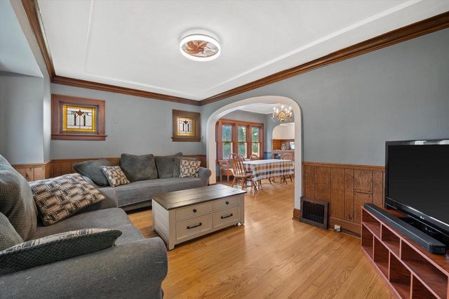 333 W Bender ROAD, Glendale, WI 53217
