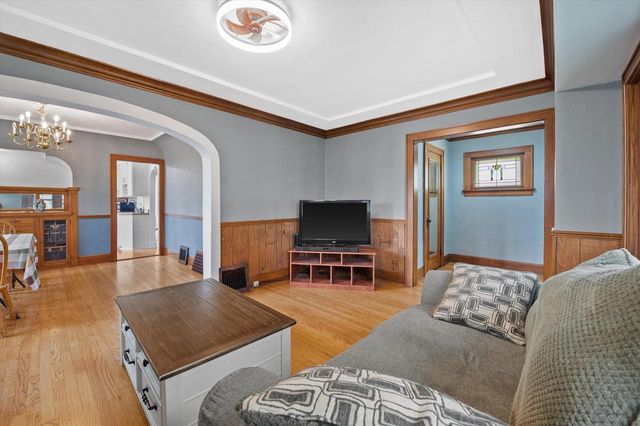 333 W Bender ROAD, Glendale, WI 53217