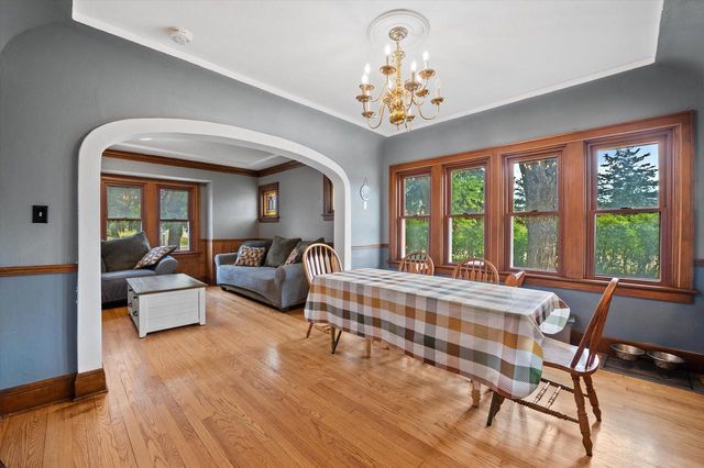 333 W Bender ROAD, Glendale, WI 53217