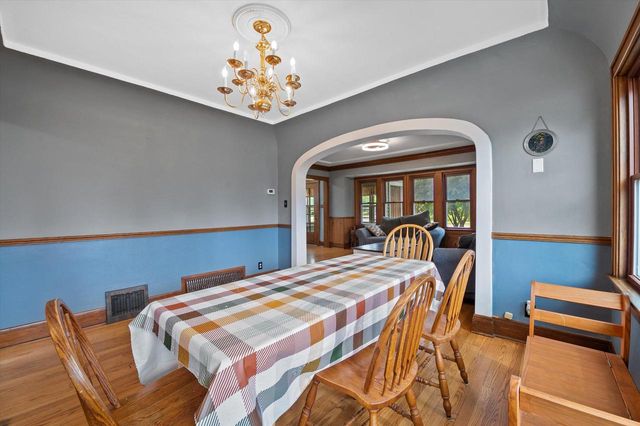 333 W Bender ROAD, Glendale, WI 53217