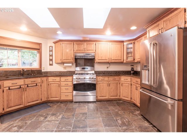 2610 PARK FOREST Dr, Eugene, OR 97405