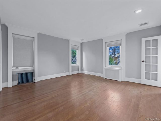 14 Nirvana Avenue, Great Neck, NY 11023