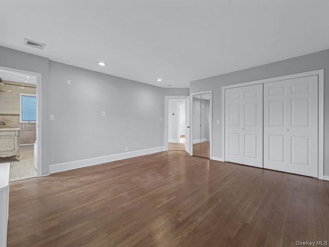 14 Nirvana Avenue, Great Neck, NY 11023