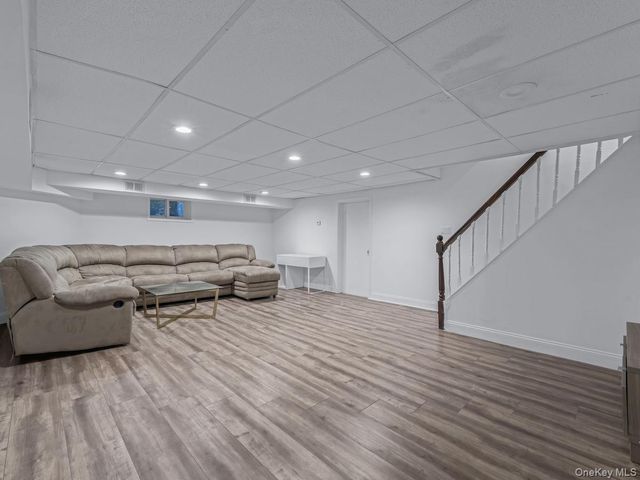 14 Nirvana Avenue, Great Neck, NY 11023