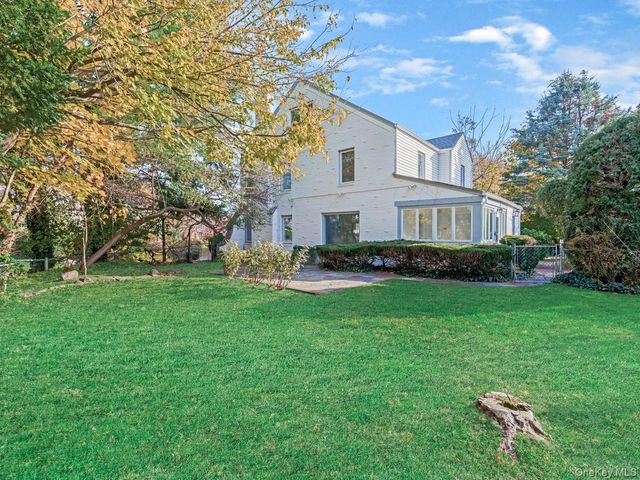 14 Nirvana Avenue, Great Neck, NY 11023