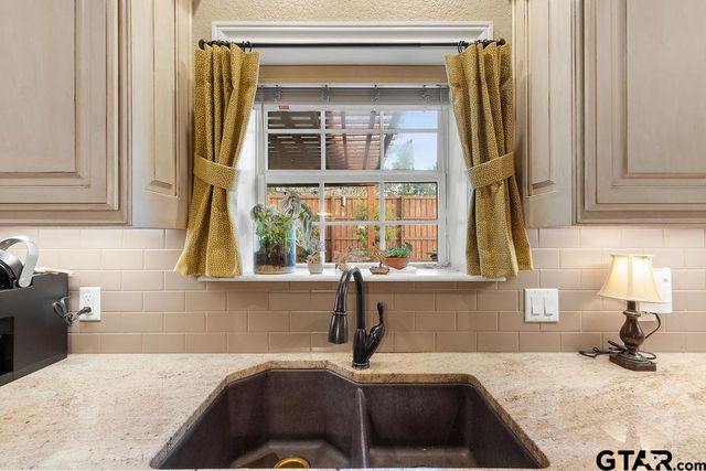 15765 County Road 384, Tyler, TX 75707