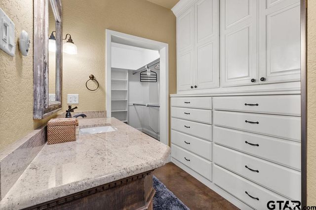 15765 County Road 384, Tyler, TX 75707