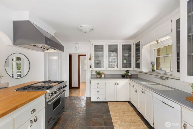 1720 Knox Avenue, Bellingham, WA 98225