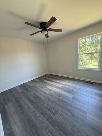 1615 Carthage Rd, Red Boiling Springs, TN 37150