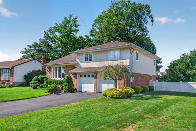 78 Sugar Maple Drive, Roslyn, NY 11576