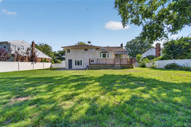 78 Sugar Maple Drive, Roslyn, NY 11576