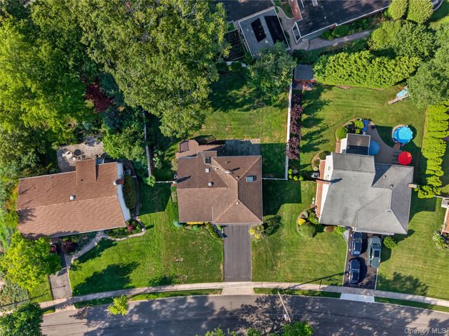 78 Sugar Maple Drive, Roslyn, NY 11576