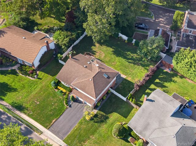 78 Sugar Maple Drive, Roslyn, NY 11576