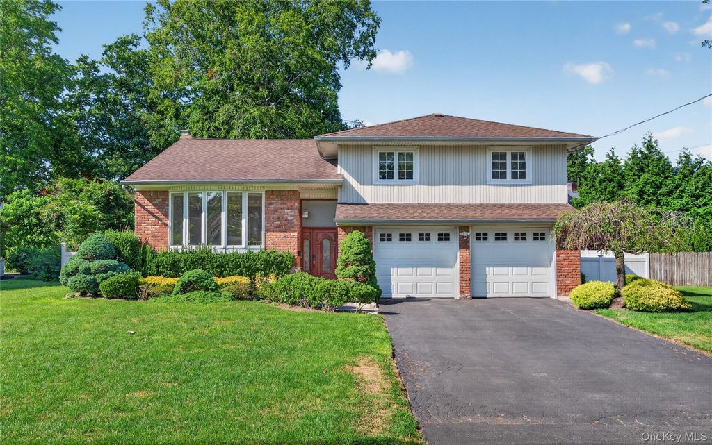 78 Sugar Maple Drive, Roslyn, NY 11576