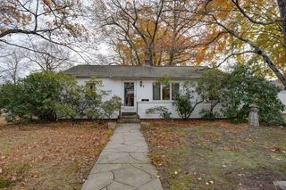 42 Lantern Ln, Burlington, MA 01803