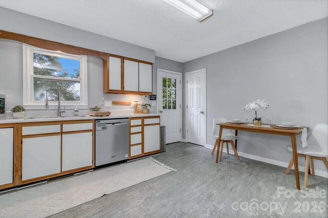 148 Stradley Mountain Road, Asheville, NC 28806
