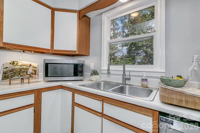 148 Stradley Mountain Road, Asheville, NC 28806