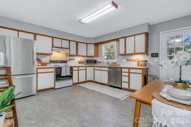 148 Stradley Mountain Road, Asheville, NC 28806