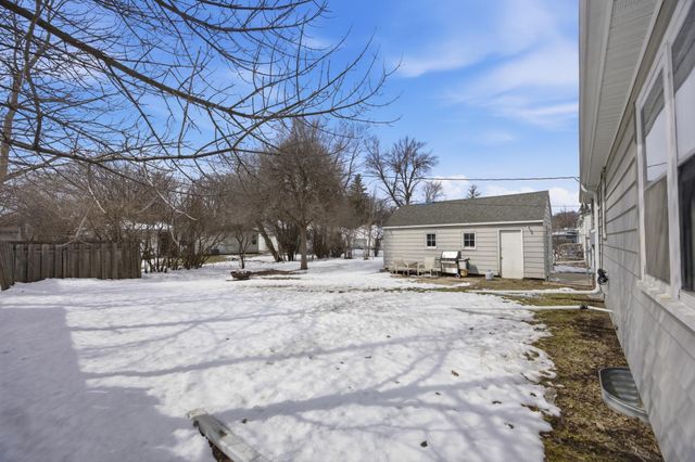 1221 5th Street S, Moorhead, MN 56560