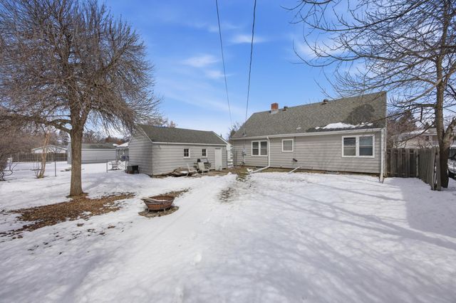 1221 5th Street S, Moorhead, MN 56560