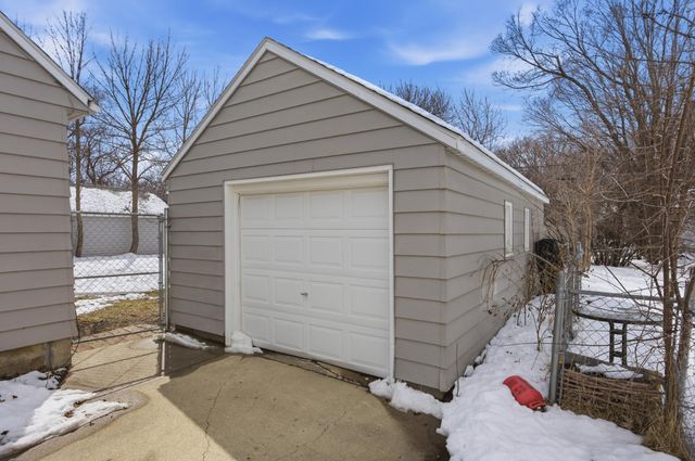 1221 5th Street S, Moorhead, MN 56560