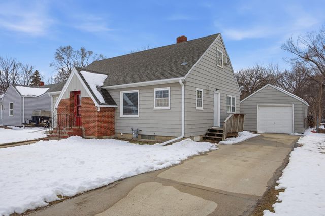 1221 5th Street S, Moorhead, MN 56560