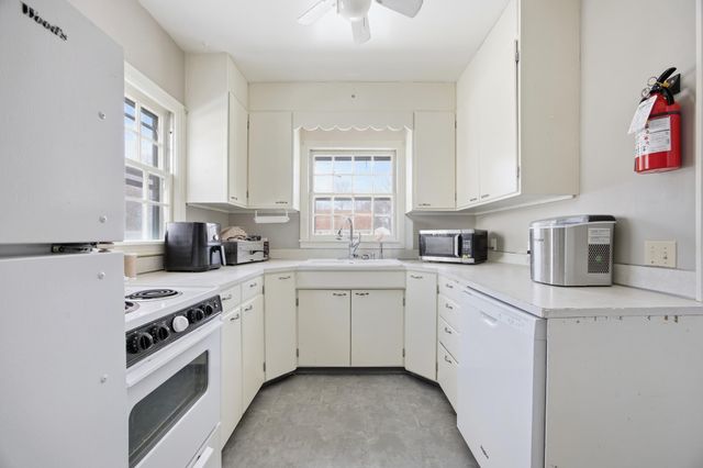 1221 5th Street S, Moorhead, MN 56560