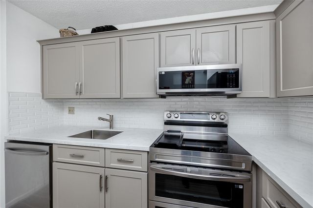 2207 BELLEAIR ROAD B30, Clearwater, FL 33764