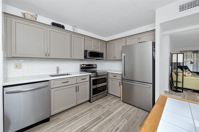 2207 BELLEAIR ROAD B30, Clearwater, FL 33764