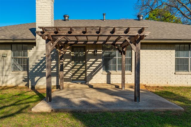 4910 Spring Creek Road, Arlington, TX 76017