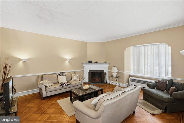 302 WADSWORTH AVE, Philadelphia, PA 19119