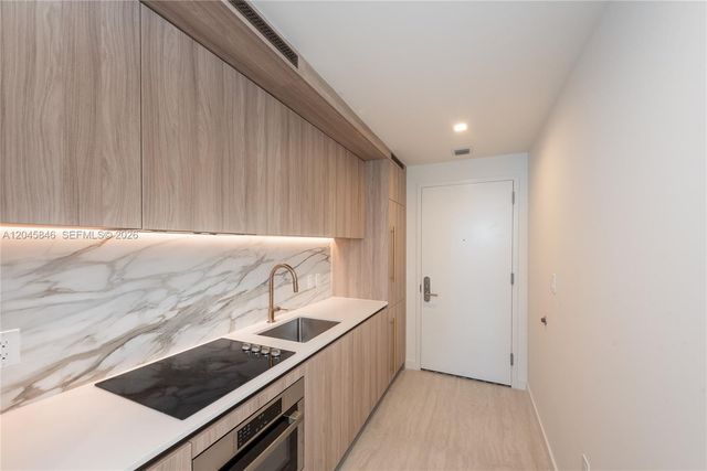77 SE 5th Street 3604, Miami, FL 33131
