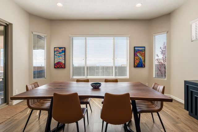 1720 Mount Hood Trail NW, Albuquerque, NM 87120