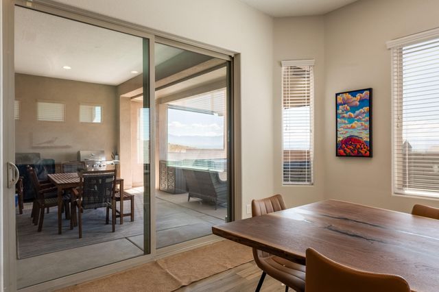 1720 Mount Hood Trail NW, Albuquerque, NM 87120