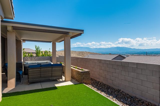 1720 Mount Hood Trail NW, Albuquerque, NM 87120