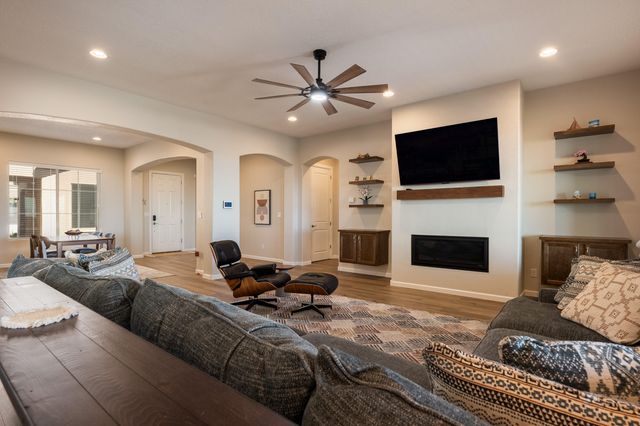 1720 Mount Hood Trail NW, Albuquerque, NM 87120