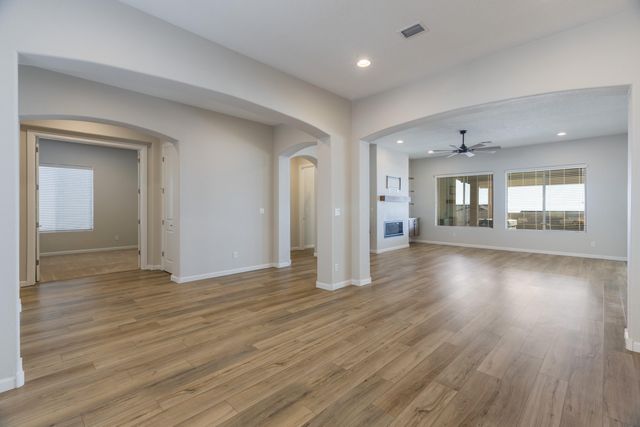 1720 Mount Hood Trail NW, Albuquerque, NM 87120