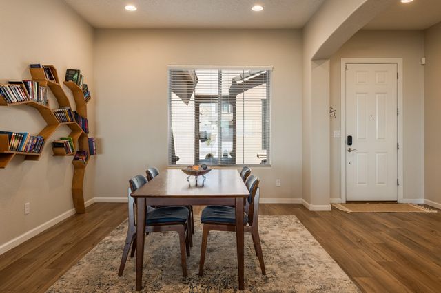 1720 Mount Hood Trail NW, Albuquerque, NM 87120